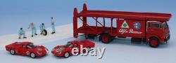 Brekina 58477 Camion Fiat 642 porte autos, avec 2 Alfa Roméo Daytona et 4 figuri